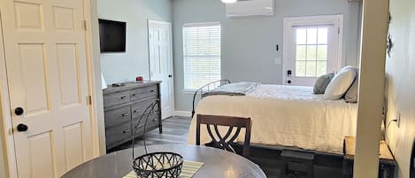 1 chambre, fer et planche à repasser, Wi-Fi gratuit, draps fournis