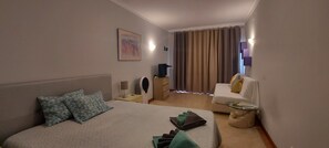 1 bedroom, iron/ironing board, free WiFi, bed sheets - Spacious Studio Apartment overlooking garden and pool area (Albufeira)