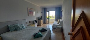 1 bedroom, iron/ironing board, free WiFi, bed sheets - Spacious Studio Apartment overlooking garden and pool area (Albufeira)