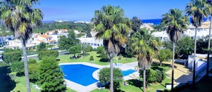 Outdoor pool - Spacious Studio Apartment overlooking garden and pool area (Albufeira)