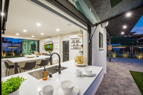 Your Downtown Chandler Oasis Awaits! Private Pool, Unbeatable Location, and More