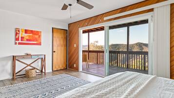 2 habitaciones, tabla de planchar con plancha y cuna de viaje