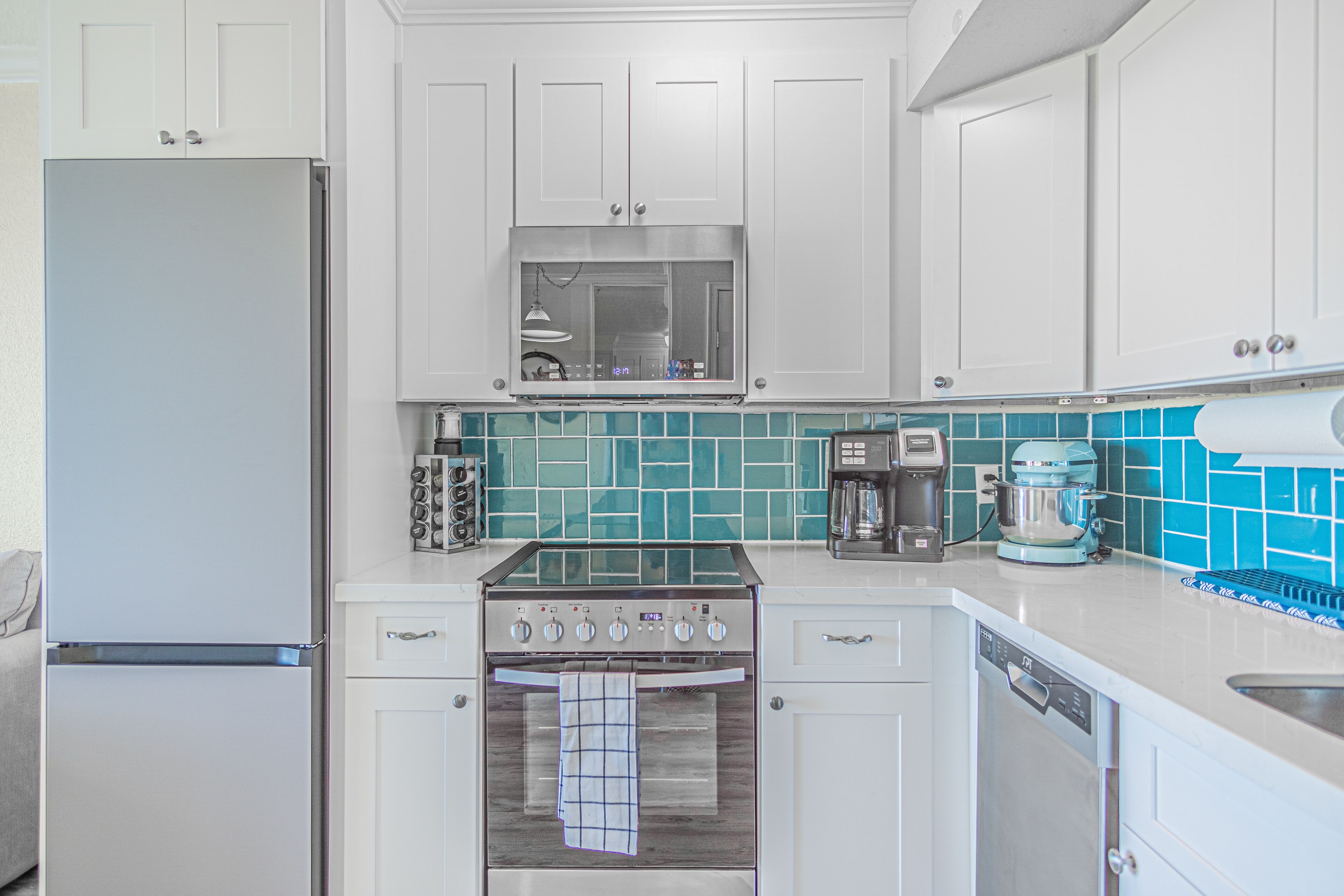 Coffee/tea maker, fridge, microwave, oven