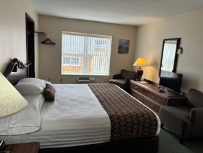 1 bedroom, iron/ironing board, free WiFi, bed sheets - **Hotel Pratt in the heart of Cooperstown New York** KING BED (Cooperstown)