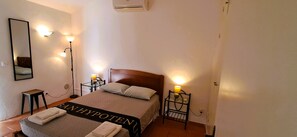 1 chambre, fer et planche à repasser, Wi-Fi gratuit, draps fournis