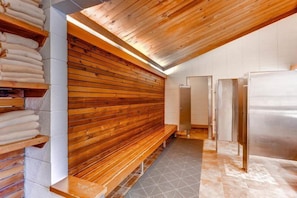 Condo (1 Bedroom Condo in West Keystone near) | Exterior