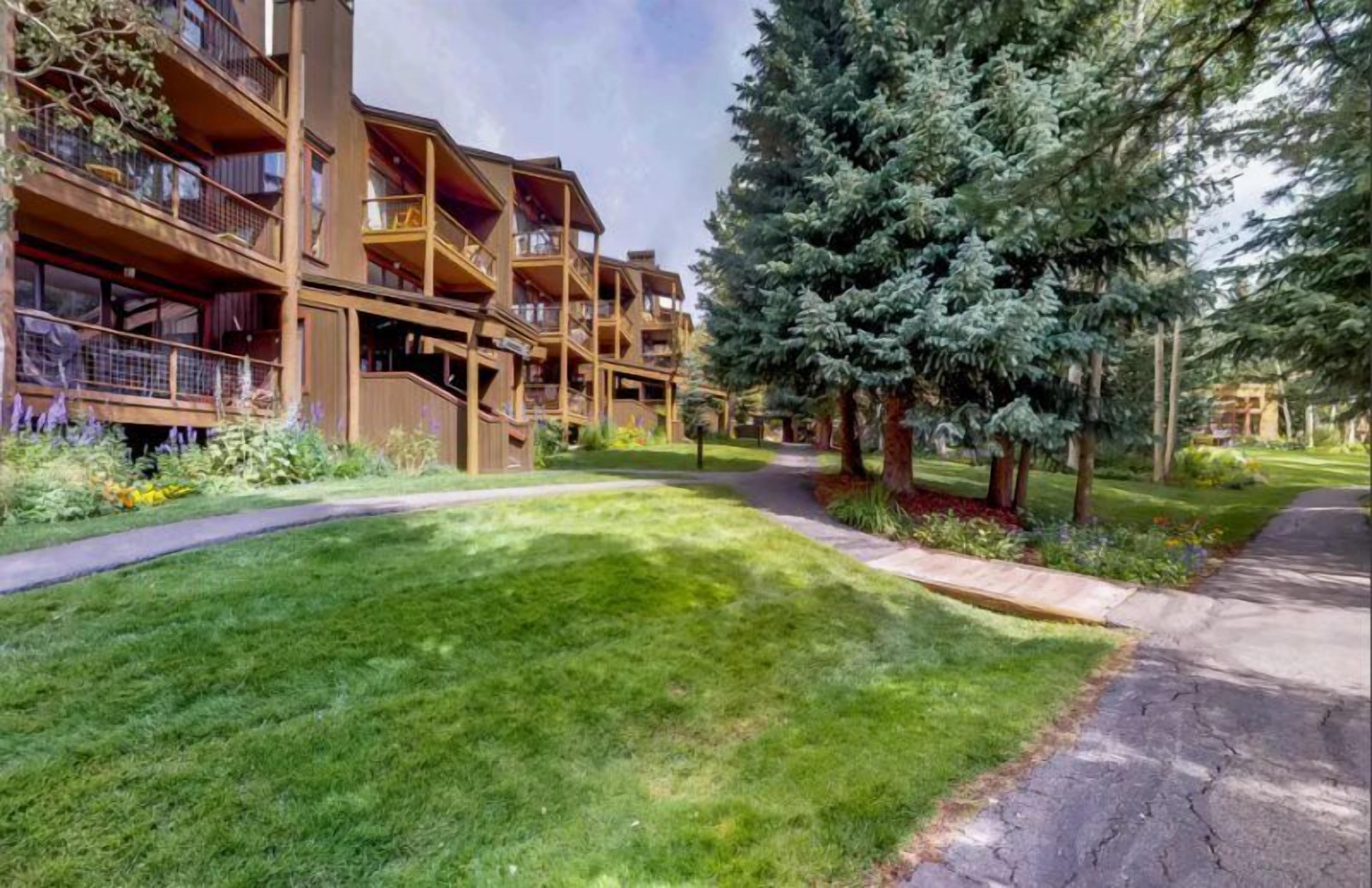 Condo (1 Bedroom Condo in West Keystone near) | Exterior