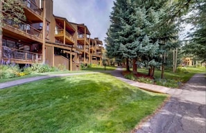 Condo (1 Bedroom Condo in West Keystone near) | Exterior