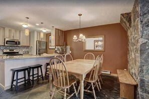 콘도 (2 Bedroom Condo in West Keystone near) | 외관