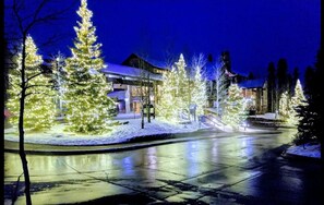 Exterior - Prime Ski Season March 19 - 26th, 2 Bedroom Suite Grand Timber Lodge, sleeps 8 (Breckenridge)