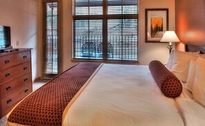 4 bedrooms, in-room safe, desk, iron/ironing board - Prime Ski Season March 19 - 26th, 2 Bedroom Suite Grand Timber Lodge, sleeps 8 (Breckenridge)