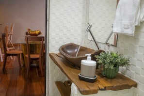 Deluxe Apartment, 3 Bedrooms, Sea View | Bathroom | Shower, towels, toilet paper - APTO VISTA MAR MELHOR LOCALIZAÇÃO (Fortaleza)