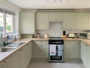 Dishwasher, cookware/dishes/utensils