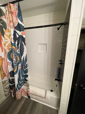 Combined shower/bathtub, hair dryer, towels, soap