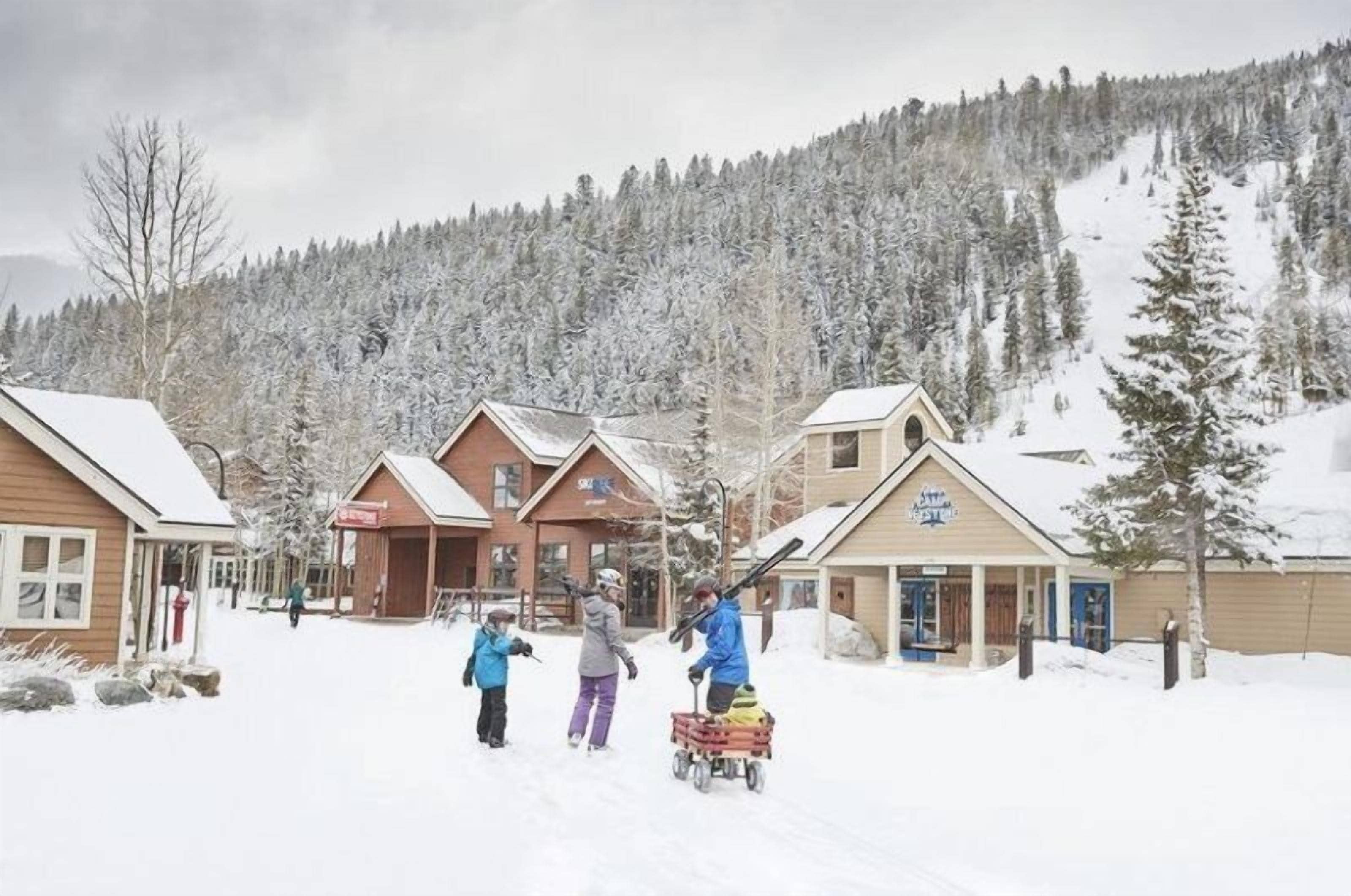 Condo (1 Bedroom Condo in Keystone - West Ke) | Exterior