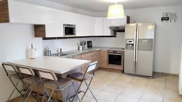 Micro-ondes, four, plaque de cuisson, lave-vaisselle