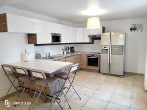 Micro-ondes, four, plaque de cuisson, lave-vaisselle