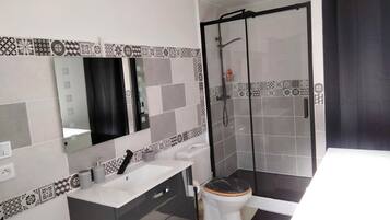 Dusche, Handtücher, Seife, Toilettenpapier