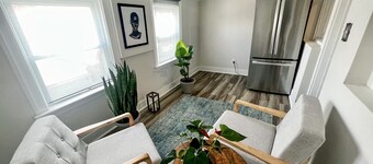 A luxury vintage condo close to lakefront and minutes from downtown!