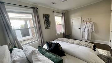 2 bedrooms, desk, iron/ironing board, free WiFi