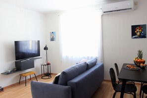 Smart TV - Downtown apartment Renny in the heart of the city. (Split)