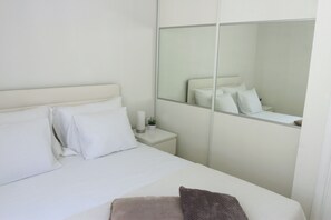 2 bedrooms, iron/ironing board, free WiFi, bed sheets - Downtown apartment Renny in the heart of the city. (Split)