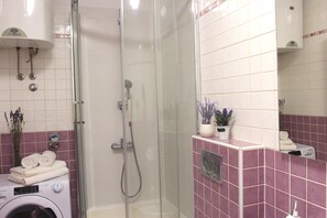 Shower, hair dryer, towels, soap - Downtown apartment Renny in the heart of the city. (Split)