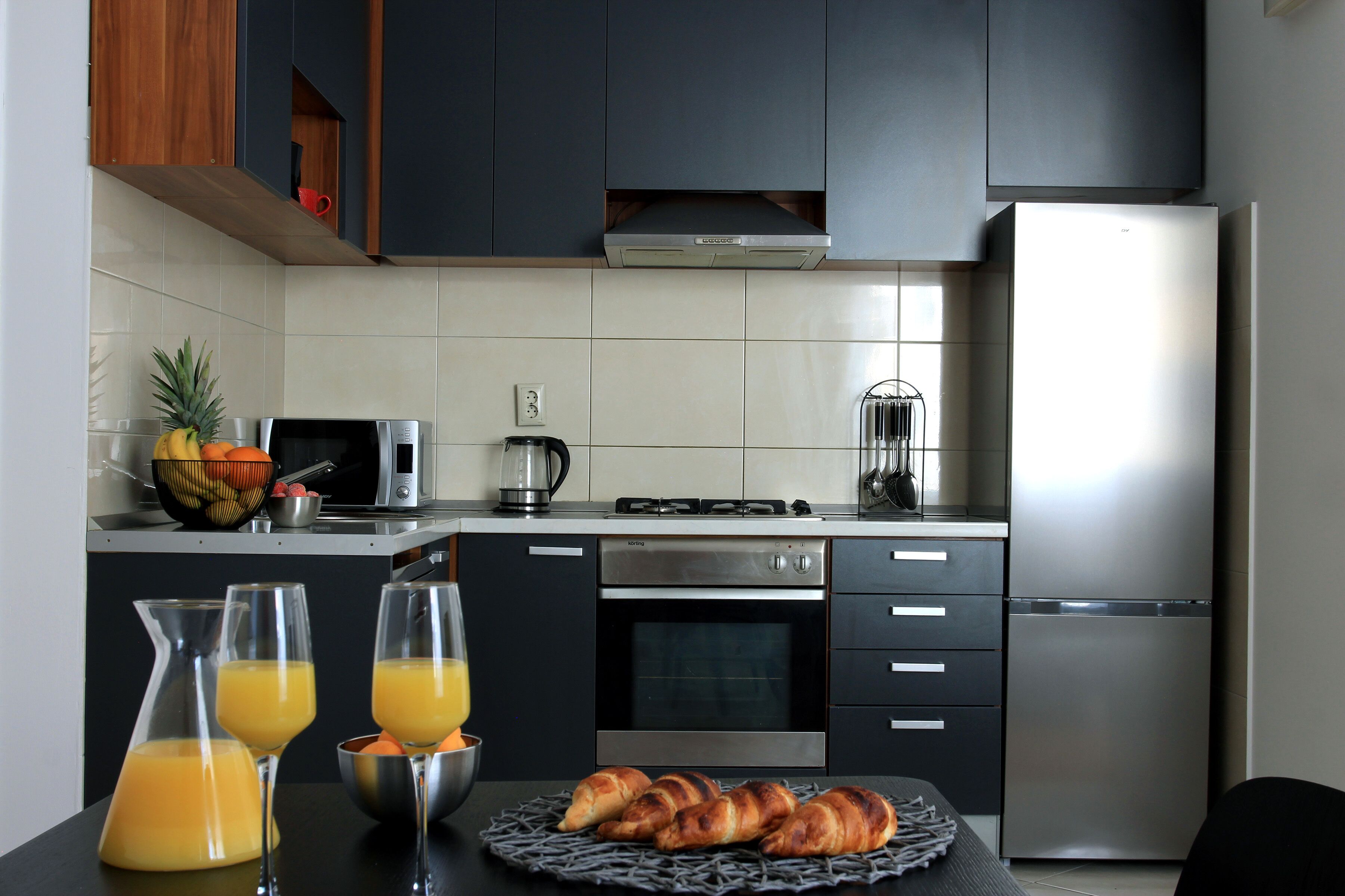 冰箱、微波炉、烤箱、炉灶