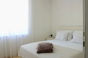 2 bedrooms, iron/ironing board, free WiFi, bed sheets - Downtown apartment Renny in the heart of the city. (Split)