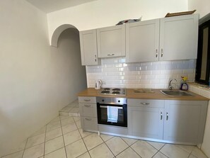 Frigorifero, forno, bollitore elettrico, tostapane