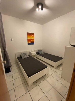 3 Schlafzimmer, BĂŒgeleisen/BĂŒgelbrett, kostenloses WLAN, BettwĂ€sche
