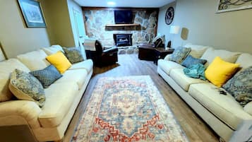 TV, fireplace