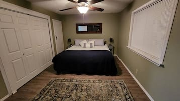 4 bedrooms, desk, travel crib, WiFi