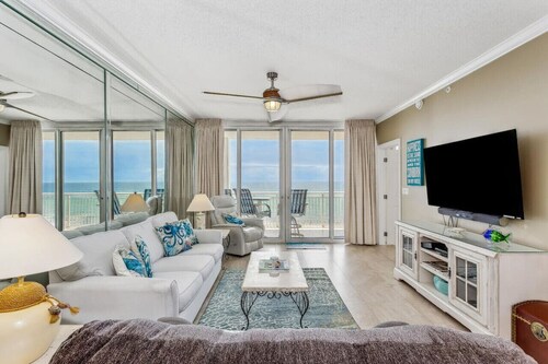 Pearl Breeze: Beachy 2 bed/ 2 bath located directly on majestic Navarre Beach!