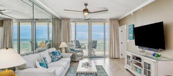 Pearl Breeze: Beachy 2 bed/ 2 bath located directly on majestic Navarre Beach!
