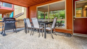 Outdoor dining - Fully RENOVATED Studio | Ski In/Ski Out: Closest Condo to Lift | Pool & Hot Tubs (Panorama)
