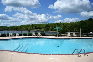 Pool - Comfy Cabin with 4 King Suites Near SDC & Golf  > Infinity Game Table (Branson West)