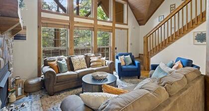 Comfy Cabin with 4 King Suites Near SDC & Golf > Infinity Game Table