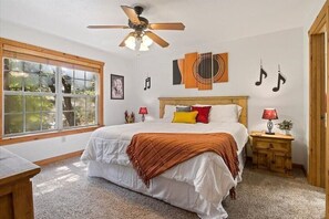 4 makuuhuonetta, silitysrauta/-lauta, vauvan matkasänky, ilmainen Wi-Fi