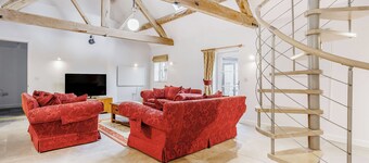 5 bedroom accommodation in Blymhill