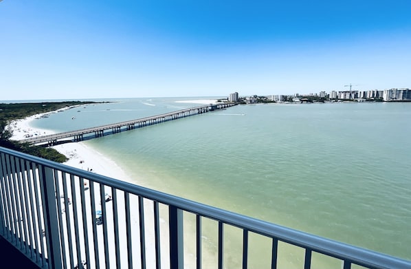 Premier Condo, 1 King Bed with Sofa bed | Beach/ocean view