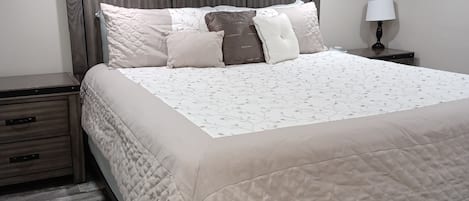 1 habitación, tabla de planchar con plancha, wifi gratis y ropa de cama