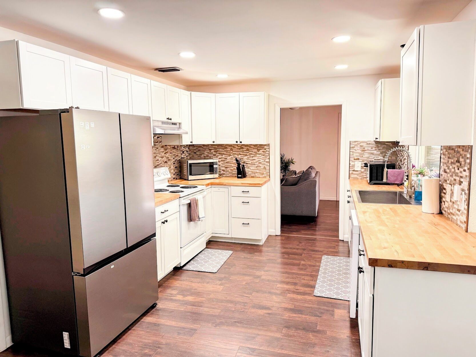 Refrigerador, microondas, horno y parrilla de estufa 