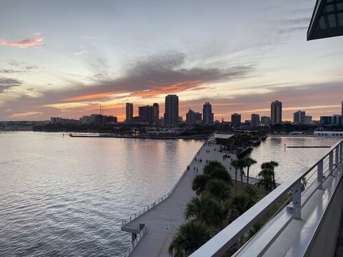 Dream Vacation Home w/heated pool near Clearwater&St. Pete/beaches quiet