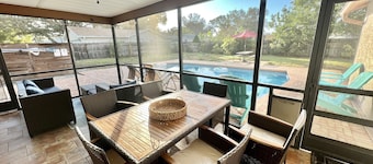 Dream Vacation Home w/heated pool near Clearwater&St. Pete/beaches quiet