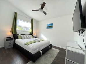 4 slaapkamers, een bureau, een strijkplank/strijkijzer, gratis wifi