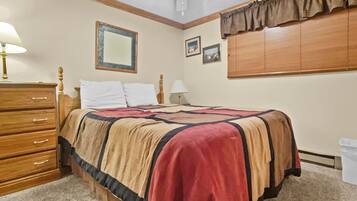 1 bedroom, desk, free WiFi, bed sheets