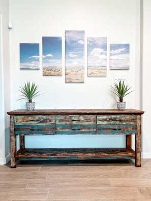 Interior - ⭐️Enjoy Las Cruces at this Colorful Rustic Home 3BR (Las Cruces)