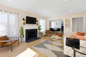 Smart TV, fireplace, stereo
