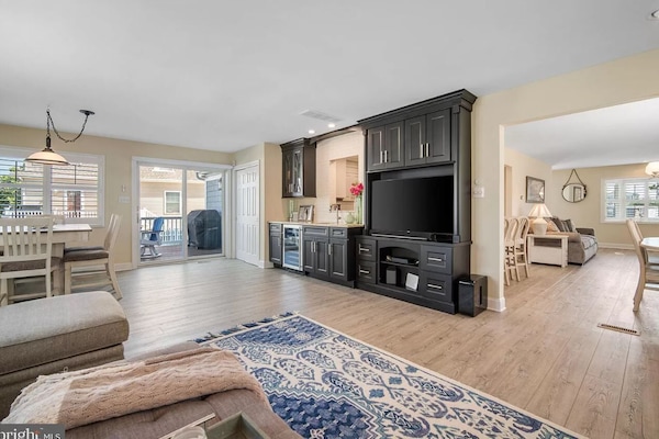 Gigantic first floor with two living rooms, and two eating areas.